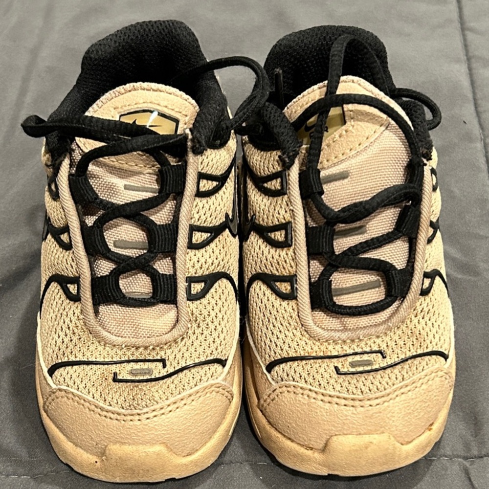 Nike Kids Beige and Black Sneakers